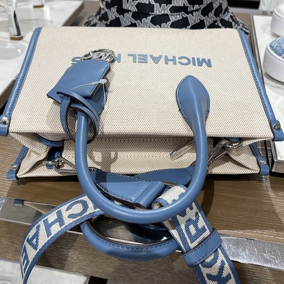 Michael Kors Mirella Small Shopper Top Zip Logo Crossbody XBODY Bag MK
Denim
NWT - Picture 4 of 16